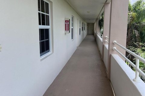 Condo in Pompano Beach, Florida, 3 bedrooms № 2190662 - photo 14