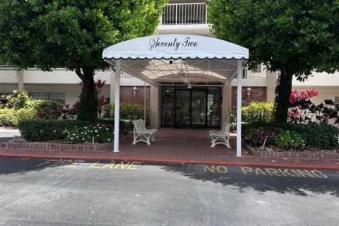 Condo in Pompano Beach, Florida, 3 bedrooms № 2190662 - photo 20