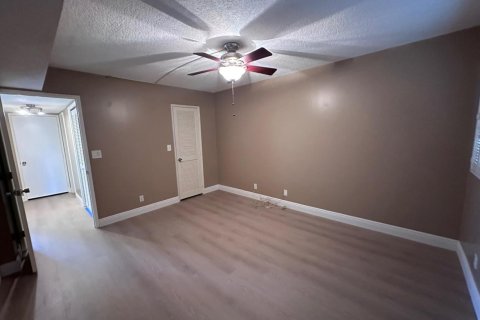 Condo in Pompano Beach, Florida, 3 bedrooms № 2190662 - photo 11