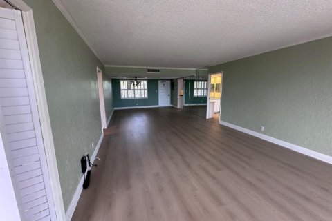 Condo in Pompano Beach, Florida, 3 bedrooms № 2190662 - photo 2