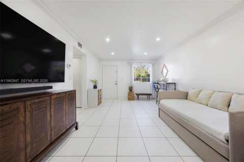 Copropriété à vendre à Hialeah, Floride: 2 chambres, 83.98 m2 № 1999219 - photo 5