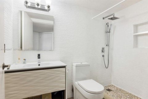 Copropriété à vendre à Hialeah, Floride: 2 chambres, 83.98 m2 № 1999219 - photo 9