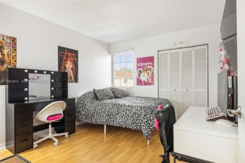 Copropriété à vendre à Hialeah, Floride: 2 chambres, 83.98 m2 № 1999219 - photo 10