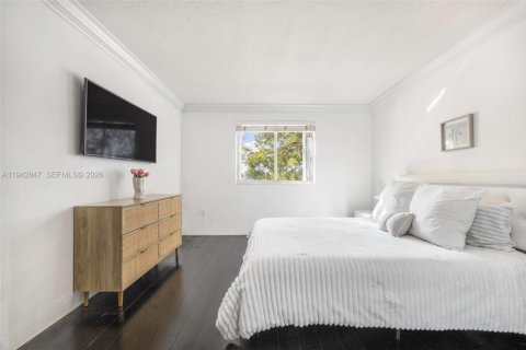 Copropriété à vendre à Hialeah, Floride: 2 chambres, 83.98 m2 № 1999219 - photo 7