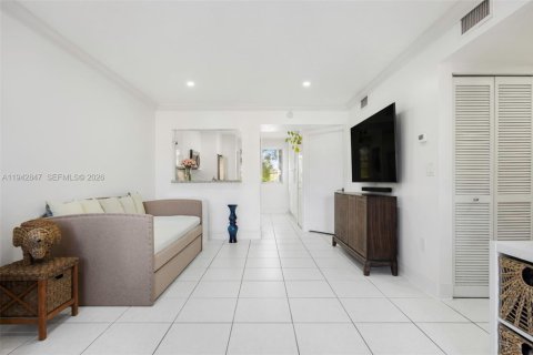 Copropriété à vendre à Hialeah, Floride: 2 chambres, 83.98 m2 № 1999219 - photo 4