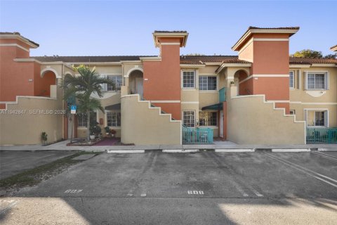 Copropriété à vendre à Hialeah, Floride: 2 chambres, 83.98 m2 № 1999219 - photo 12