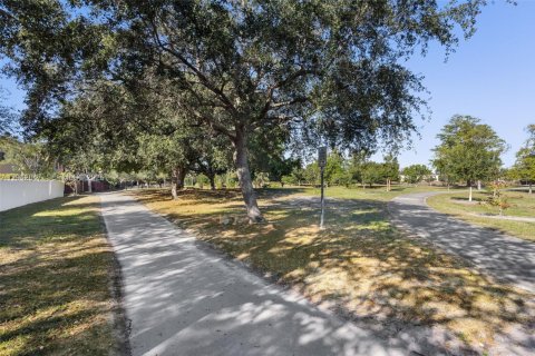 Copropriété à vendre à Hialeah, Floride: 2 chambres, 83.98 m2 № 1999219 - photo 14