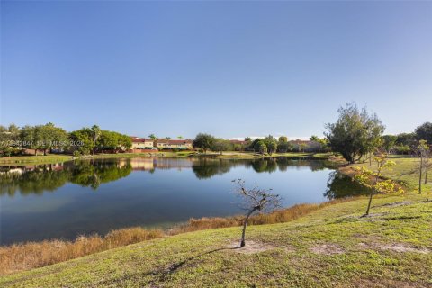 Copropriété à vendre à Hialeah, Floride: 2 chambres, 83.98 m2 № 1999219 - photo 15