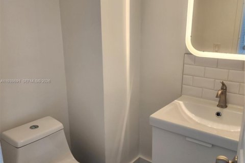 Apartment in North Miami, Florida 1 bedroom, 2598.38 sq.m. № 1999873 - photo 10