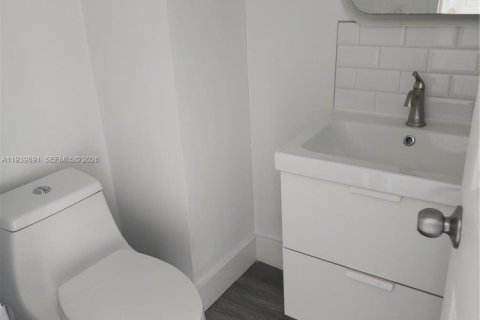 Apartment in North Miami, Florida 1 bedroom, 2598.38 sq.m. № 1999873 - photo 9