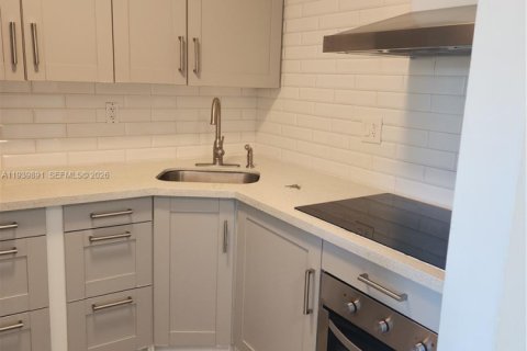 Apartment in North Miami, Florida 1 bedroom, 2598.38 sq.m. № 1999873 - photo 7