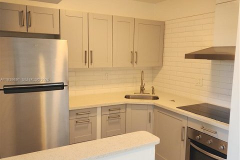 Apartment in North Miami, Florida 1 bedroom, 2598.38 sq.m. № 1999873 - photo 8