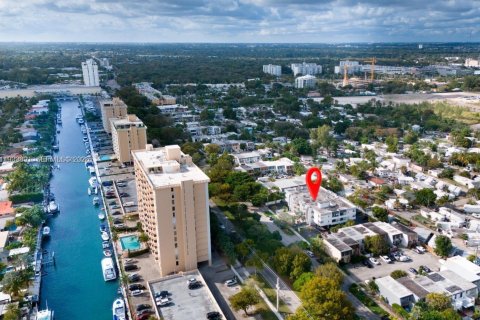 Apartment in North Miami, Florida 1 bedroom, 2598.38 sq.m. № 1999873