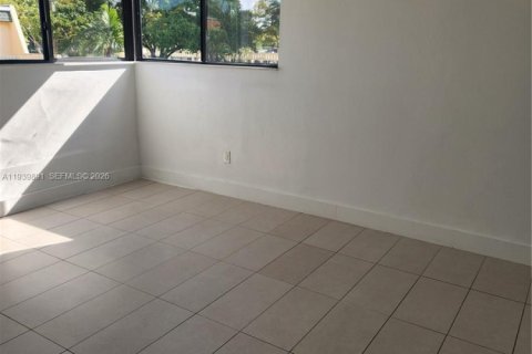 Apartment in North Miami, Florida 1 bedroom, 2598.38 sq.m. № 1999873 - photo 11
