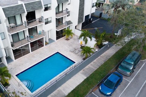 Apartment in North Miami, Florida 1 bedroom, 2598.38 sq.m. № 1999873 - photo 4