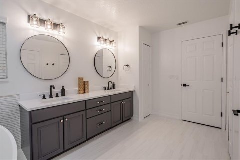 Casa en venta en Orlando, Florida, 5 dormitorios, 278.99 m2 № 2409025 - foto 15