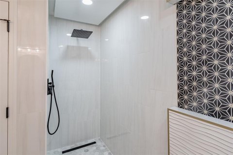 Casa en venta en Orlando, Florida, 5 dormitorios, 278.99 m2 № 2409025 - foto 11