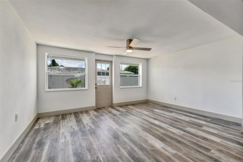 House in Largo, Florida 3 bedrooms, 130.53 sq.m. № 1880472 - photo 16