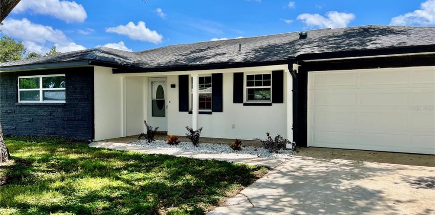 House in Largo, Florida 3 bedrooms, 130.53 sq.m. № 1880472
