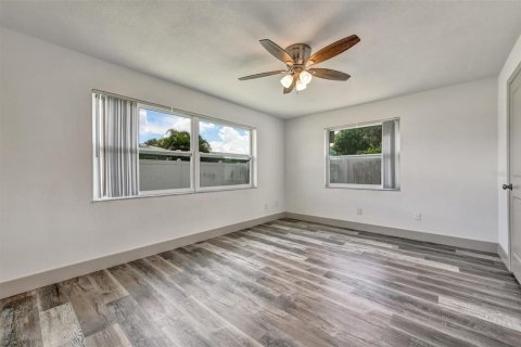 House in Largo, Florida 3 bedrooms, 130.53 sq.m. № 1880472 - photo 30