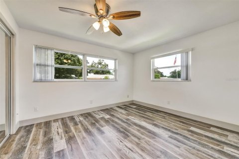 House in Largo, Florida 3 bedrooms, 130.53 sq.m. № 1880472 - photo 22