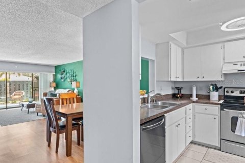 Copropriété à louer à Sarasota, Floride: 2 chambres, 130.06 m2 № 2421681 - photo 6