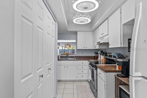 Copropriété à louer à Sarasota, Floride: 2 chambres, 130.06 m2 № 2421681 - photo 9