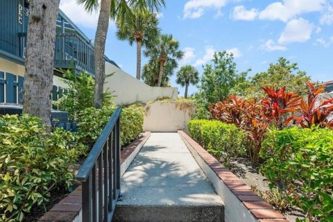 Copropriété à louer à Sarasota, Floride: 2 chambres, 130.06 m2 № 2421681 - photo 4