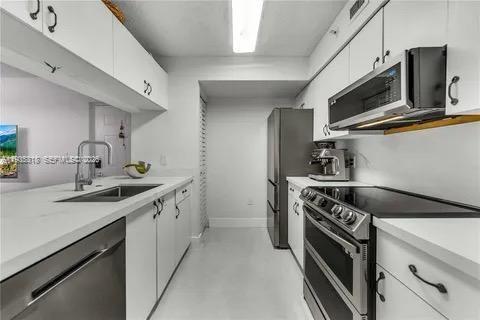 Condo in Miramar, Florida, 2 bedrooms  № 2002379 - photo 8