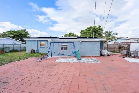House in Lauderhill, Florida 4 bedrooms, 99.03 sq.m. № 1946168 - photo 21