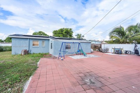 House in Lauderhill, Florida 4 bedrooms, 99.03 sq.m. № 1946168 - photo 20