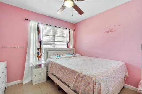 House in Lauderhill, Florida 4 bedrooms, 99.03 sq.m. № 1946168 - photo 12