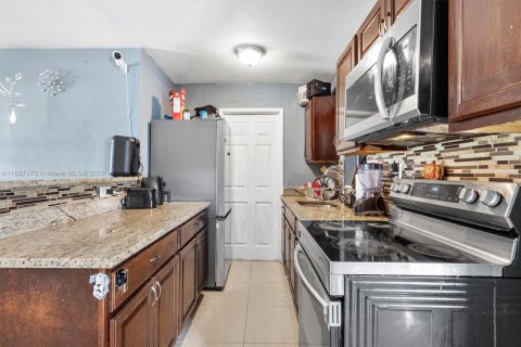 House in Lauderhill, Florida 4 bedrooms, 99.03 sq.m. № 1946168 - photo 10
