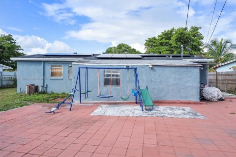 House in Lauderhill, Florida 4 bedrooms, 99.03 sq.m. № 1946168 - photo 22