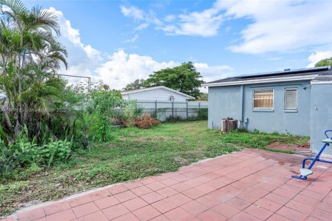 House in Lauderhill, Florida 4 bedrooms, 99.03 sq.m. № 1946168 - photo 19