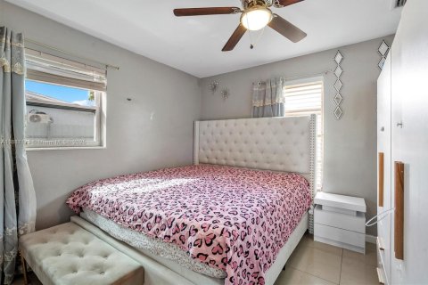 House in Lauderhill, Florida 4 bedrooms, 99.03 sq.m. № 1946168 - photo 11