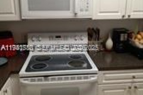 Condo in Miramar, Florida, 3 bedrooms  № 1998960 - photo 2