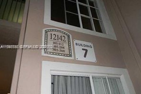 Condo in Miramar, Florida, 3 bedrooms  № 1998960 - photo 14