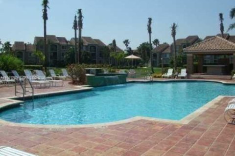 Condo in Miramar, Florida, 3 bedrooms  № 1998960 - photo 11