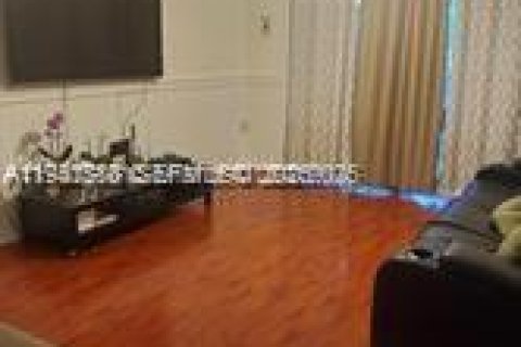 Condo in Miramar, Florida, 3 bedrooms  № 1998960 - photo 16