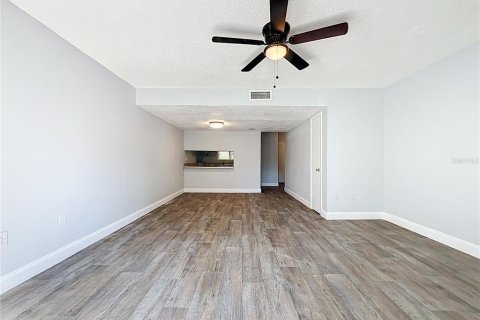 Condo in Orlando, Florida, 2 bedrooms  № 2209377 - photo 22