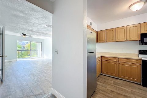 Condo in Orlando, Florida, 2 bedrooms  № 2209377 - photo 14