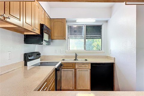 Condo in Orlando, Florida, 2 bedrooms  № 2209377 - photo 12
