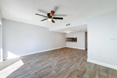 Condo in Orlando, Florida, 2 bedrooms  № 2209377 - photo 23