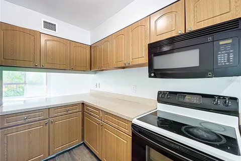 Condo in Orlando, Florida, 2 bedrooms  № 2209377 - photo 9
