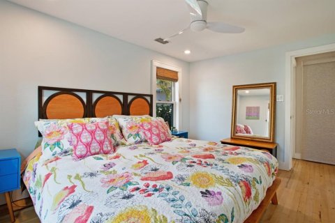 House in Treasure Island, Florida 2 bedrooms, 145.86 sq.m. № 1886418 - photo 16
