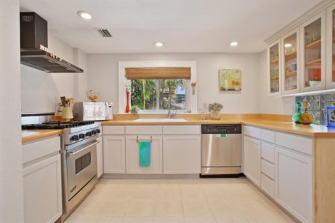 House in Treasure Island, Florida 2 bedrooms, 145.86 sq.m. № 1886418 - photo 7