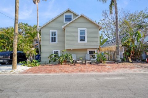 House in Treasure Island, Florida 2 bedrooms, 145.86 sq.m. № 1886418 - photo 1