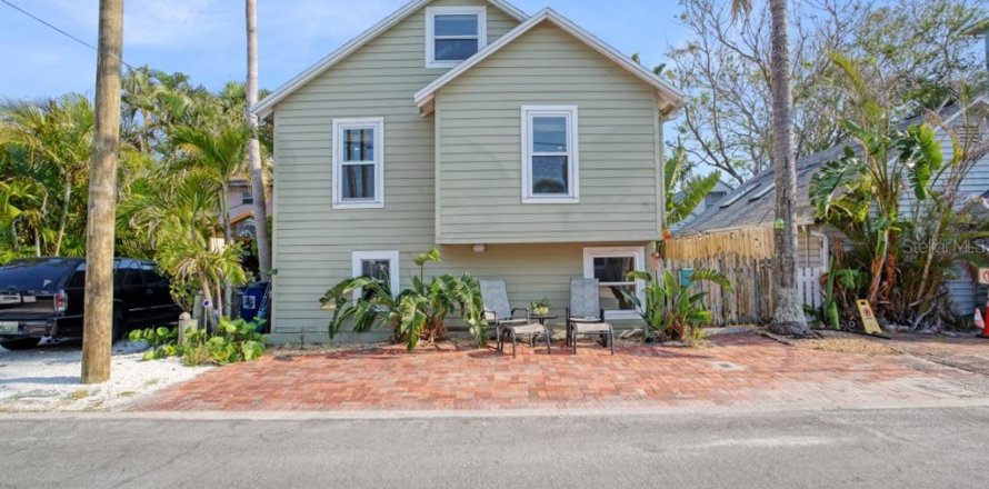 House in Treasure Island, Florida 2 bedrooms, 145.86 sq.m. № 1886418