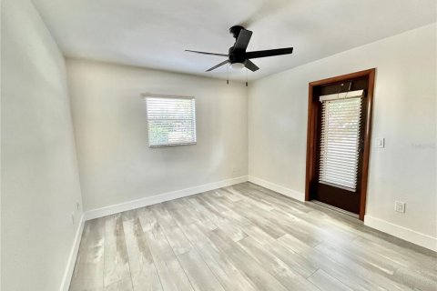 Casa en venta en Kissimmee, Florida, 5 dormitorios, 212.56 m2 № 1826927 - foto 15